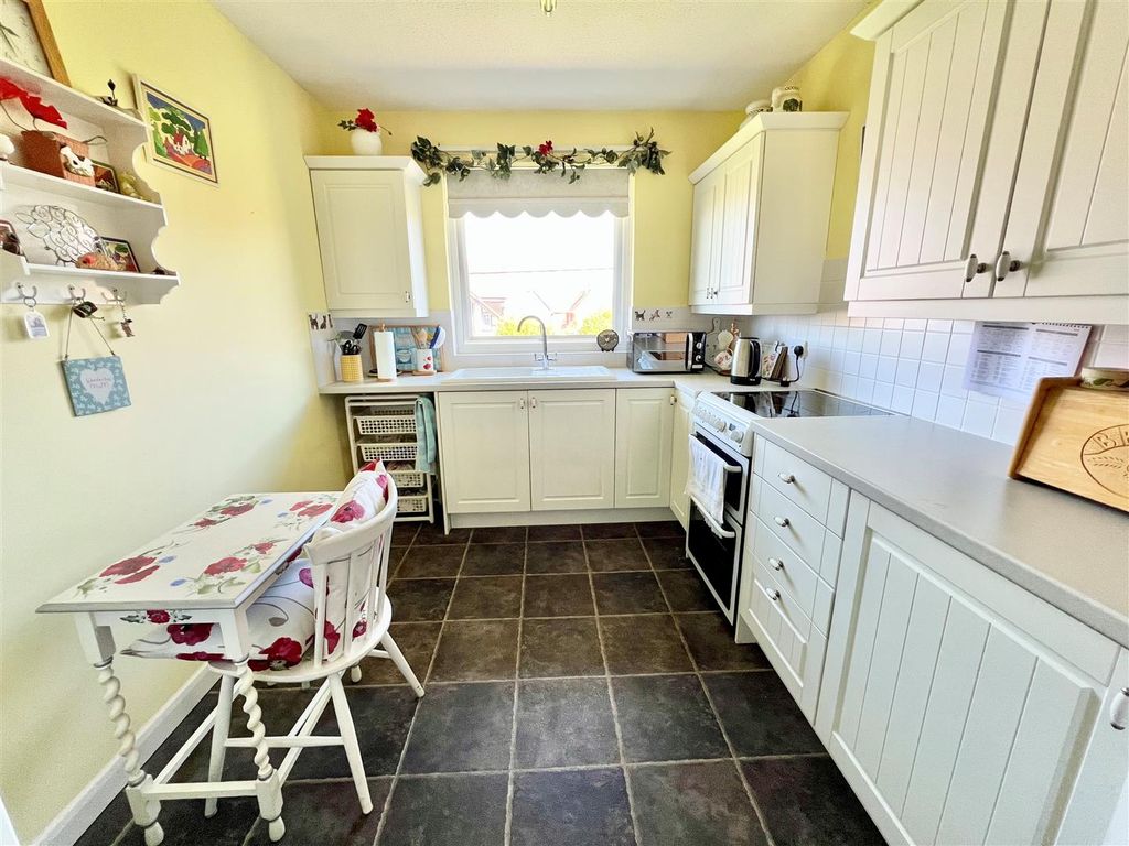 Additional image 6 of 2 bed flat for saleFreshwater, Isle Of Wight PO40
