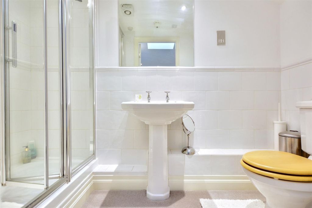 Additional image 9 of 3 bed flat to rentTown Street, Bramcote, Nottingham NG9