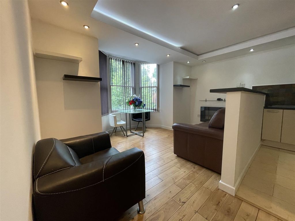 1 bed flat to rentThe Parade, Roath, Cardiff CF24