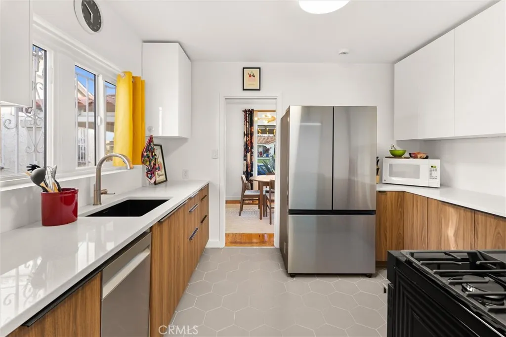 Additional image 45 of 527 W 106th Street, Los Angeles, CA 90044
