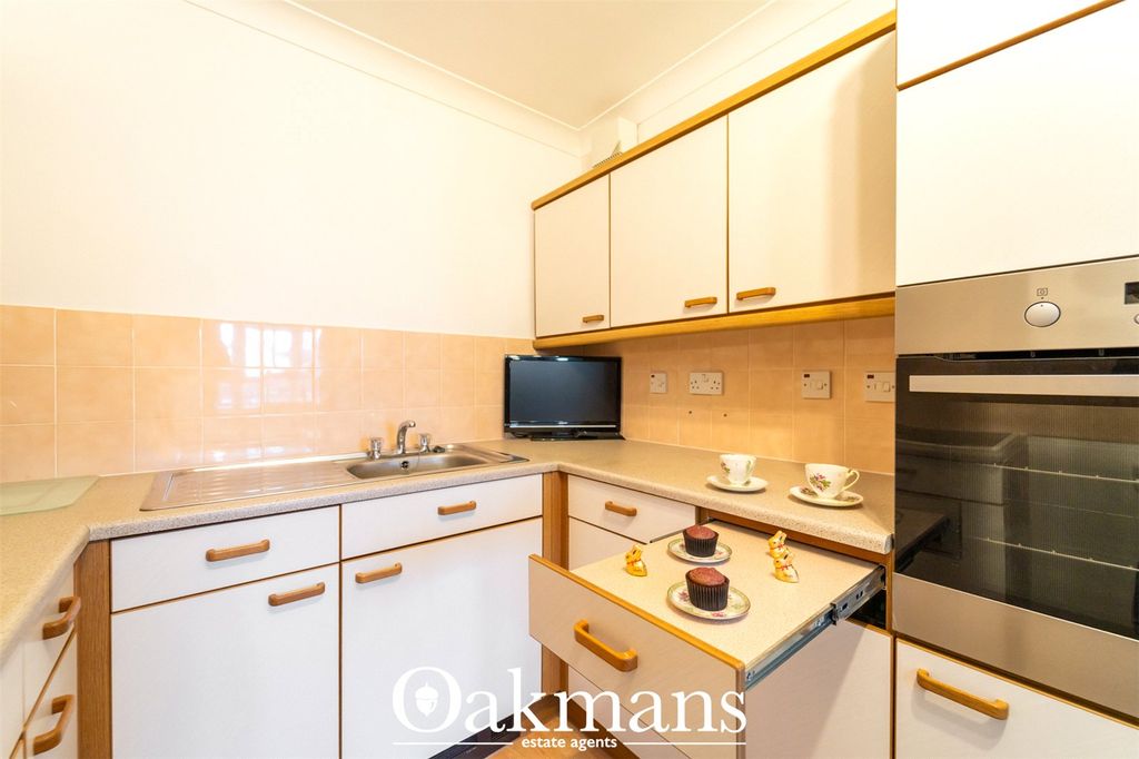 Additional image 4 of 2 bed flat for saleKingfisher Court, Woodfield Road, Droitwich, Worcestershire WR9