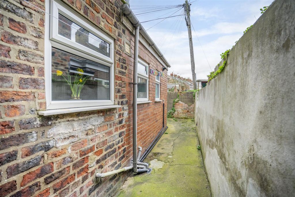 Additional image 14 of 3 bed terraced house to rentGarnet Terrace, York YO26
