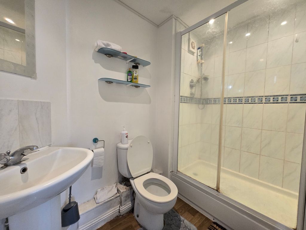 Additional image 3 of 2 bed flat for salePerkin Close, Hounslow TW3