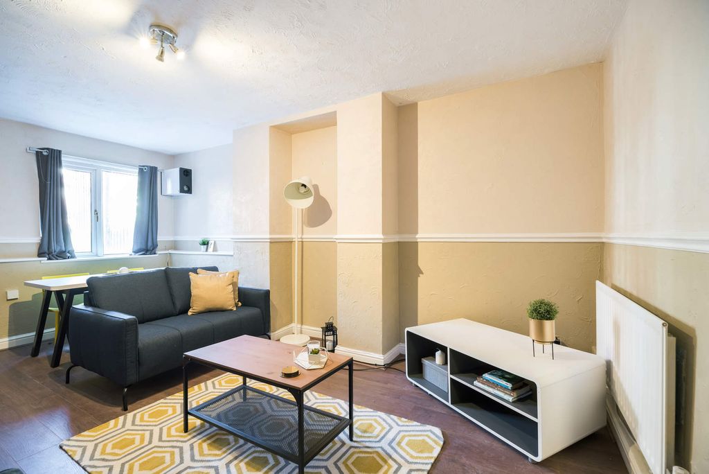 4 bed shared accommodation to rentHyde Park Road, Leeds LS6 photo 2