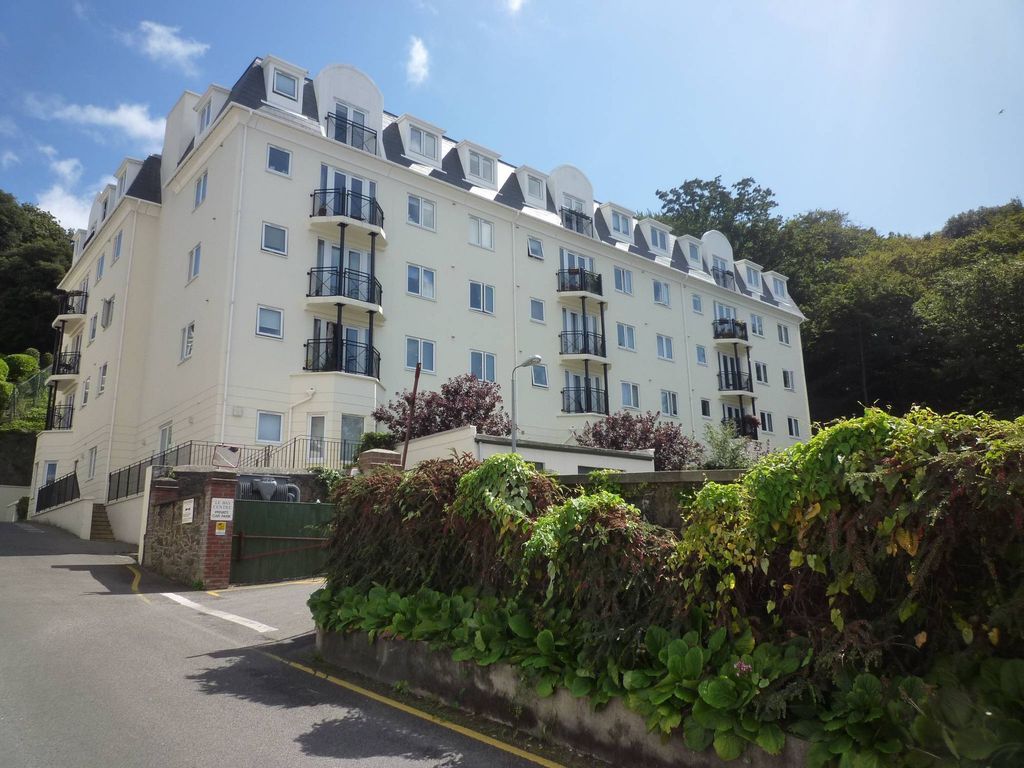 2 bed flat for saleWoodville Apartments, St Helier JE2