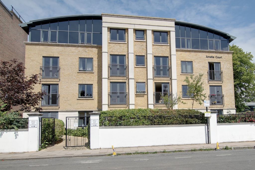 2 bed flat to rentUnion Place, Worthing BN11