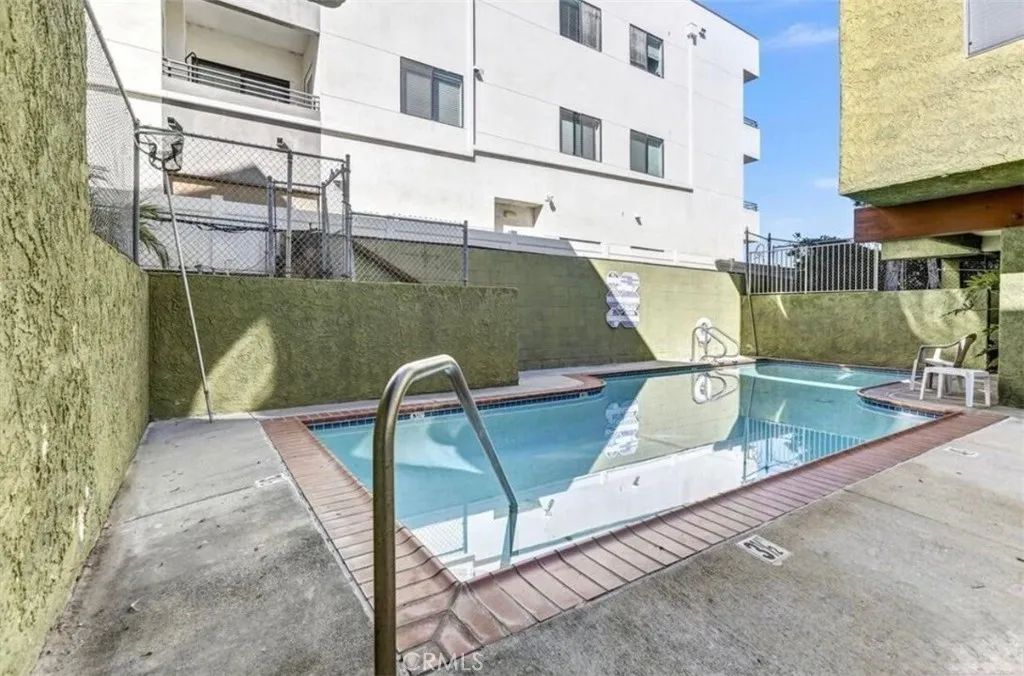 6155 Reseda Blvd Unit 4, Tarzana, CA 91335