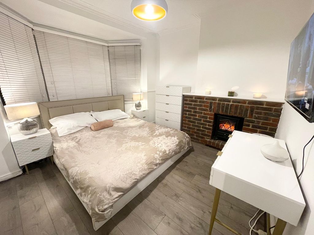 Additional image 4 of 2 bed flat to rentVictoria Road, London NW7