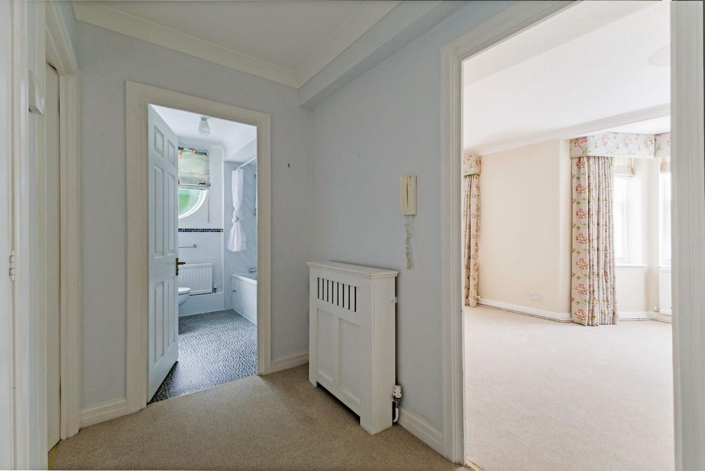 Additional image 7 of 1 bed flat for saleThe Close, Salisbury SP1