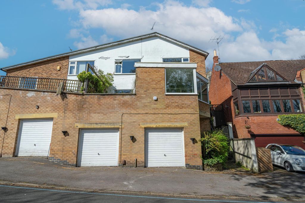 4 bed semi-detached house for saleTennis Drive, Nottingham NG7