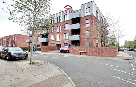 Canning Square, Enfield EN1