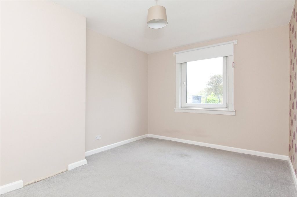 Additional image 6 of 2 bed flat to rentBurdiehouse Square, Old Burdiehouse, Edinburgh EH17