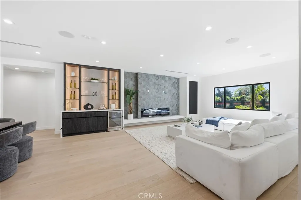 Additional image 11 of 8400 White Oak Ave, Sherwood Forest, CA 91325