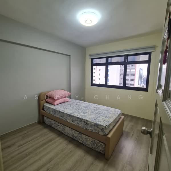 815 Jellicoe Road photo 2