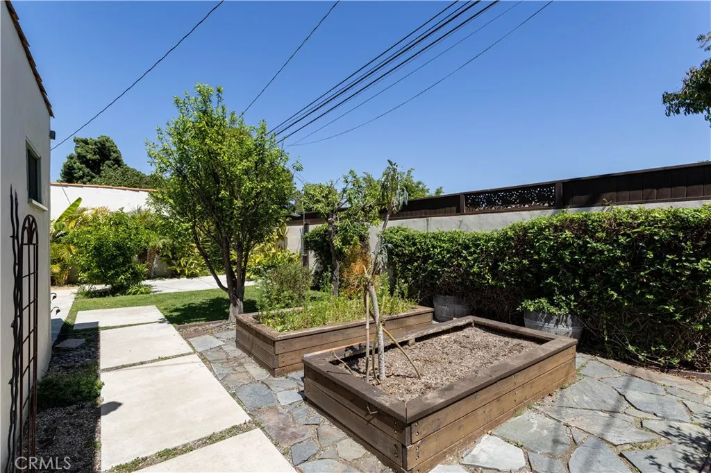 2824 Chestnut Avenue, Long Beach, CA 90806