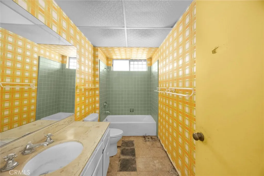 Additional image 102 of 3737 San Augustine Dr, Glendale, CA 91206