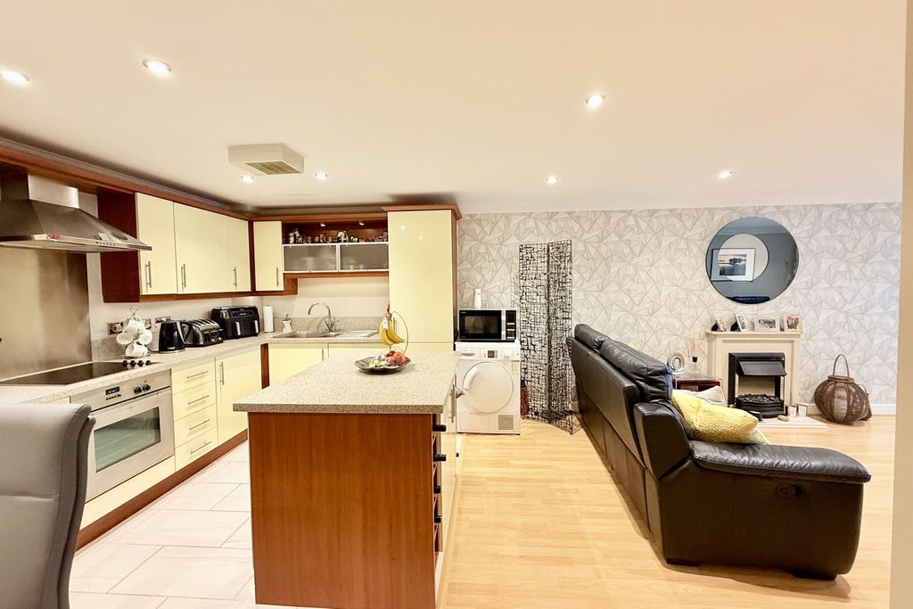 Additional image 8 of 2 bed flat for saleKnyveton Road, Bournemouth BH1