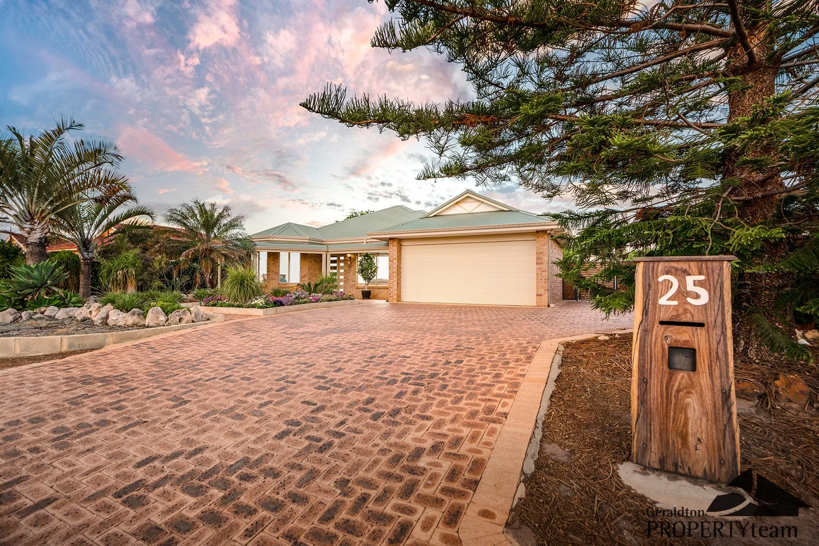 25 Waterfront Circle, Drummond Cove WA 6532