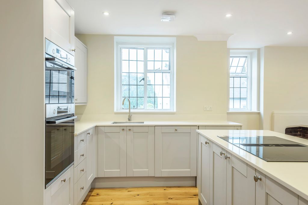 Additional image 3 of 2 bed flat to rentLammas Lane, Esher, Surrey KT10