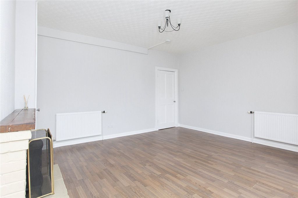 Additional image 3 of 2 bed flat to rentBurdiehouse Square, Old Burdiehouse, Edinburgh EH17