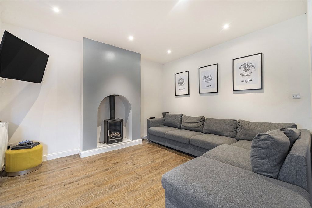 Additional image 7 of 4 bed semi-detached house to rentThe Drive, Cornmeadow Lane, Worcester, Worcestershire WR3
