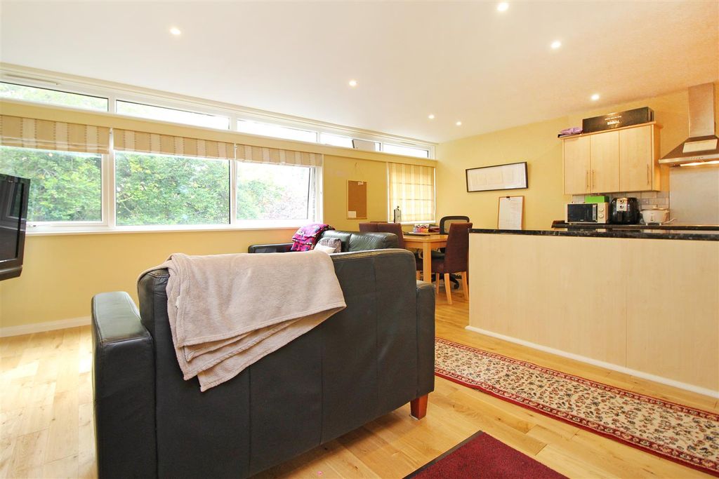 Additional image 3 of 2 bed flat to rentNew Dover Road, Canterbury, Kent CT1
