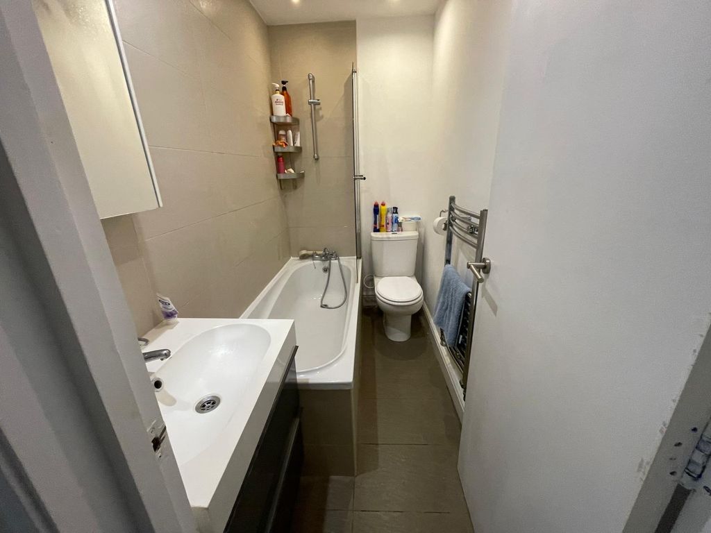 Additional image 7 of 2 bed flat to rentVictoria Road, London NW7