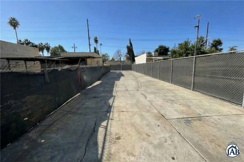 7012 Deering Ave, Canoga Park, CA 91303