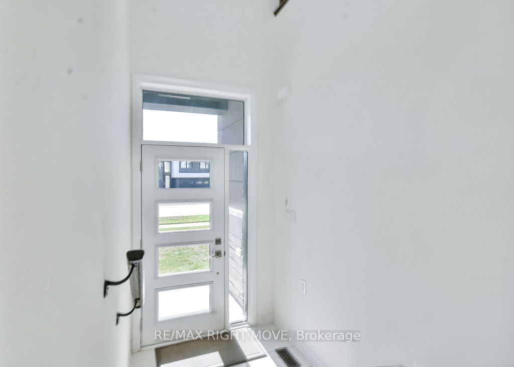 3721 Quayside Drive, Severn, ON, L3V 8M9 photo 4