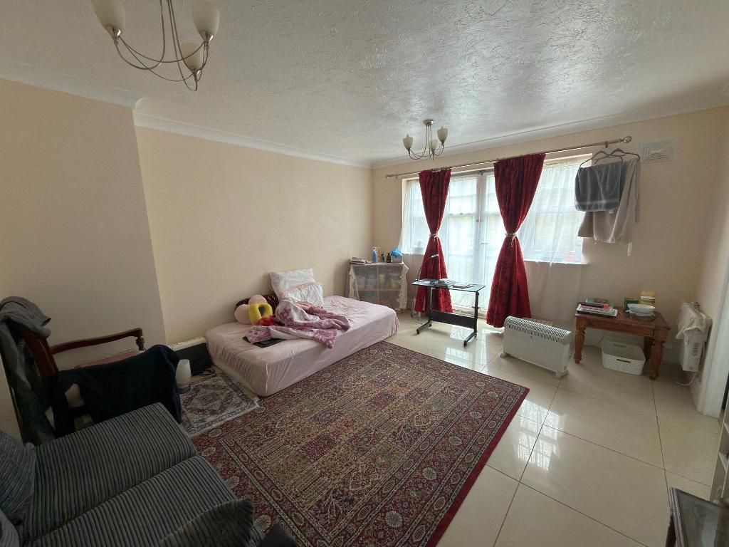 Additional image 3 of 2 bed flat for saleMarquis Court, Earls Meade, Old Bedford Road Area, Luton, Bedfordshire LU2