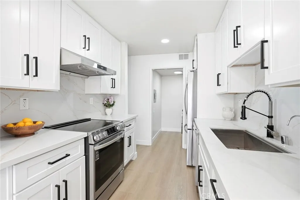 Additional image 36 of 3362 La Mesa Dr Unit 5, San Carlos, CA 94070