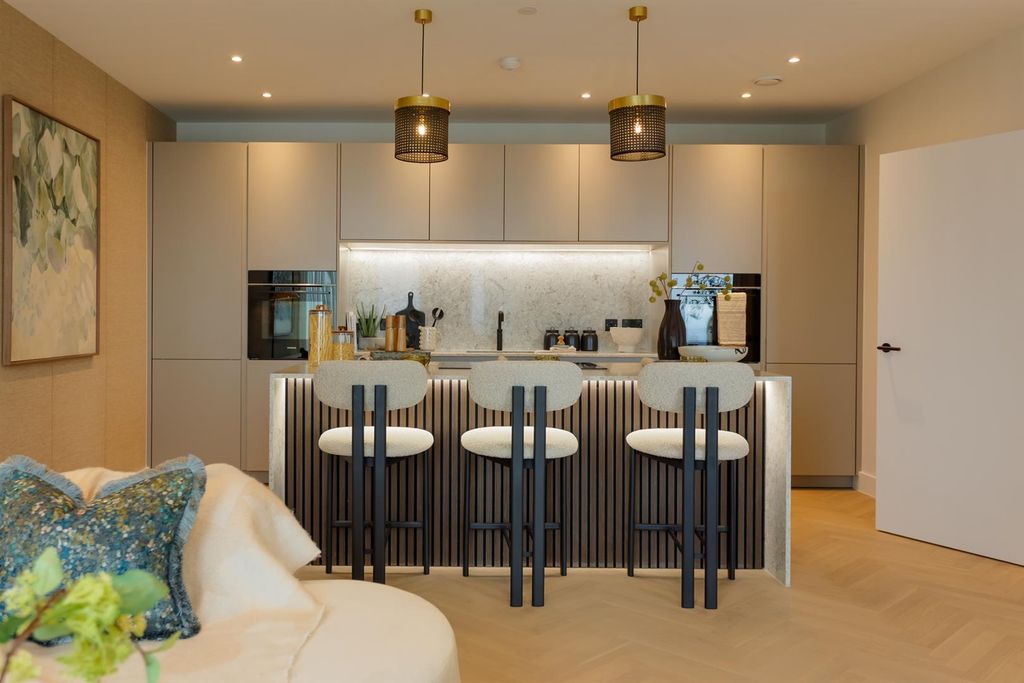 3 bed flat for saleBankside, Colliers Yard M3