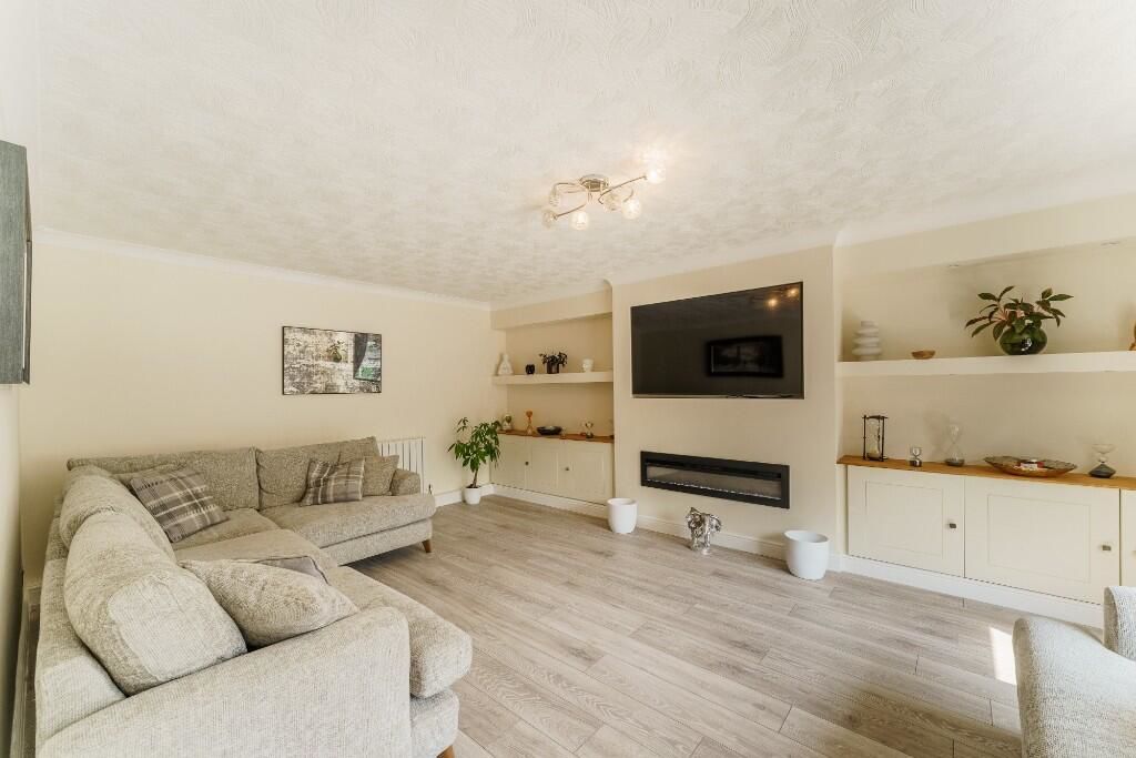 3 bed detached bungalow for saleOld Paddock Close, Hibaldstow DN20 photo 3