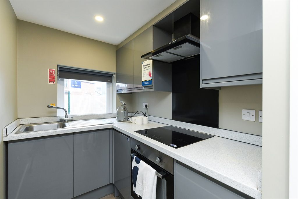 5 bed flat to rentVarsity Beeston NG9 photo 4