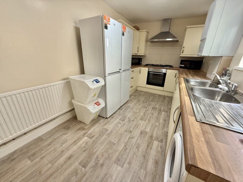 6 bed shared accommodation to rentMansel Street, Swansea SA1 photo 2