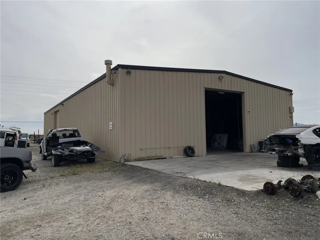 Additional image 3 of 46135 Division St, Lancaster, CA 93535