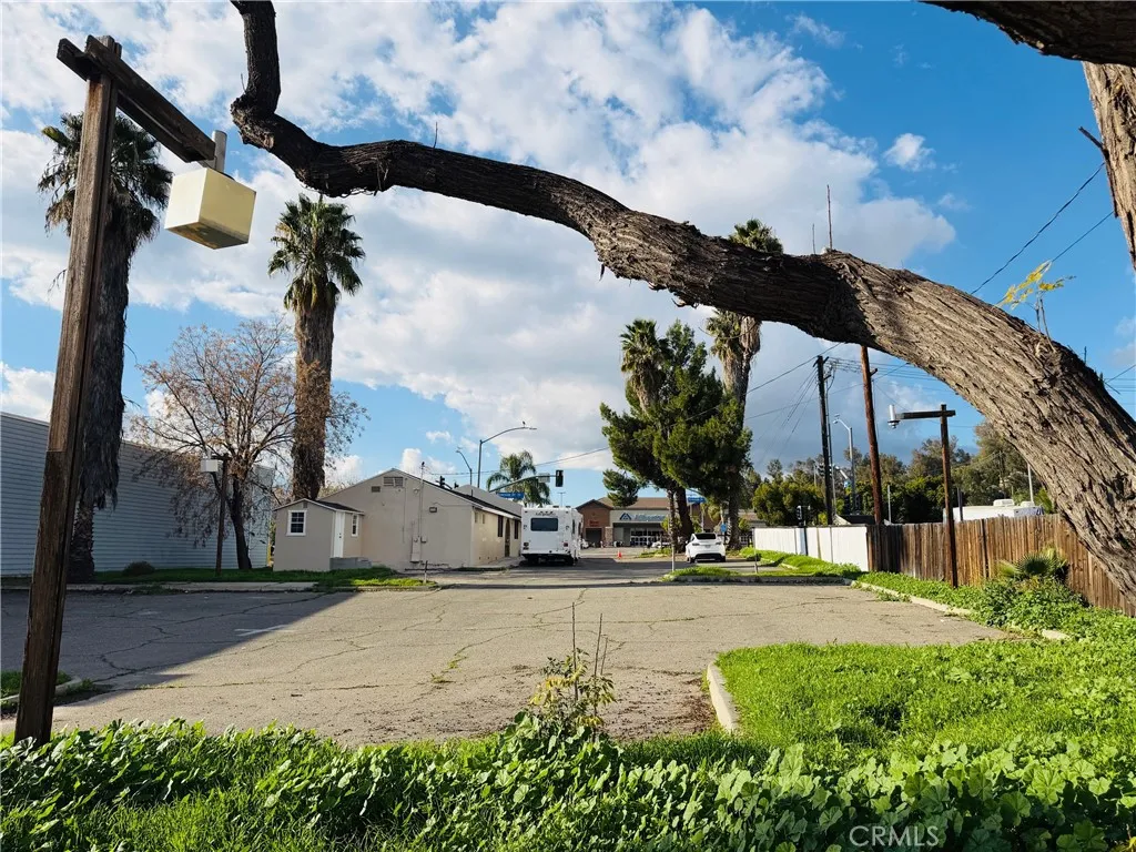 30830 Riverside St, Lake Elsinore, CA 92530