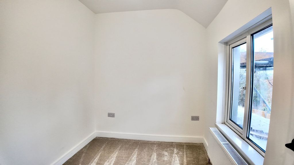 Additional image 13 of 3 bed semi-detached house to rentAlbertina Road, Newbridge NP11