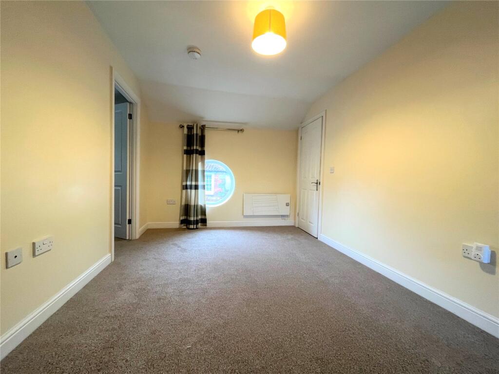 West End, Westbury photo 3