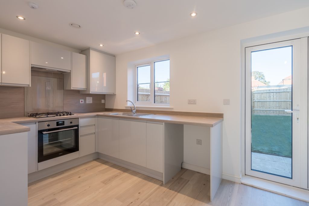 Additional image 3 of 3 bed flat to rentWindflower Chase, Worthing BN13