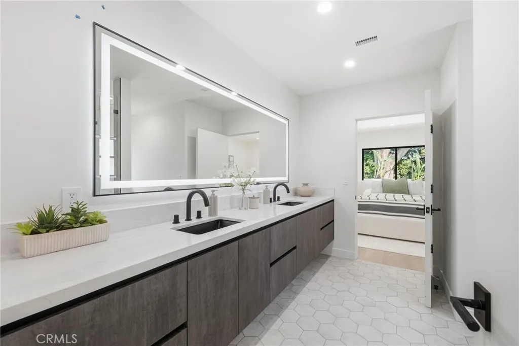 Additional image 37 of 8400 White Oak Ave, Sherwood Forest, CA 91325