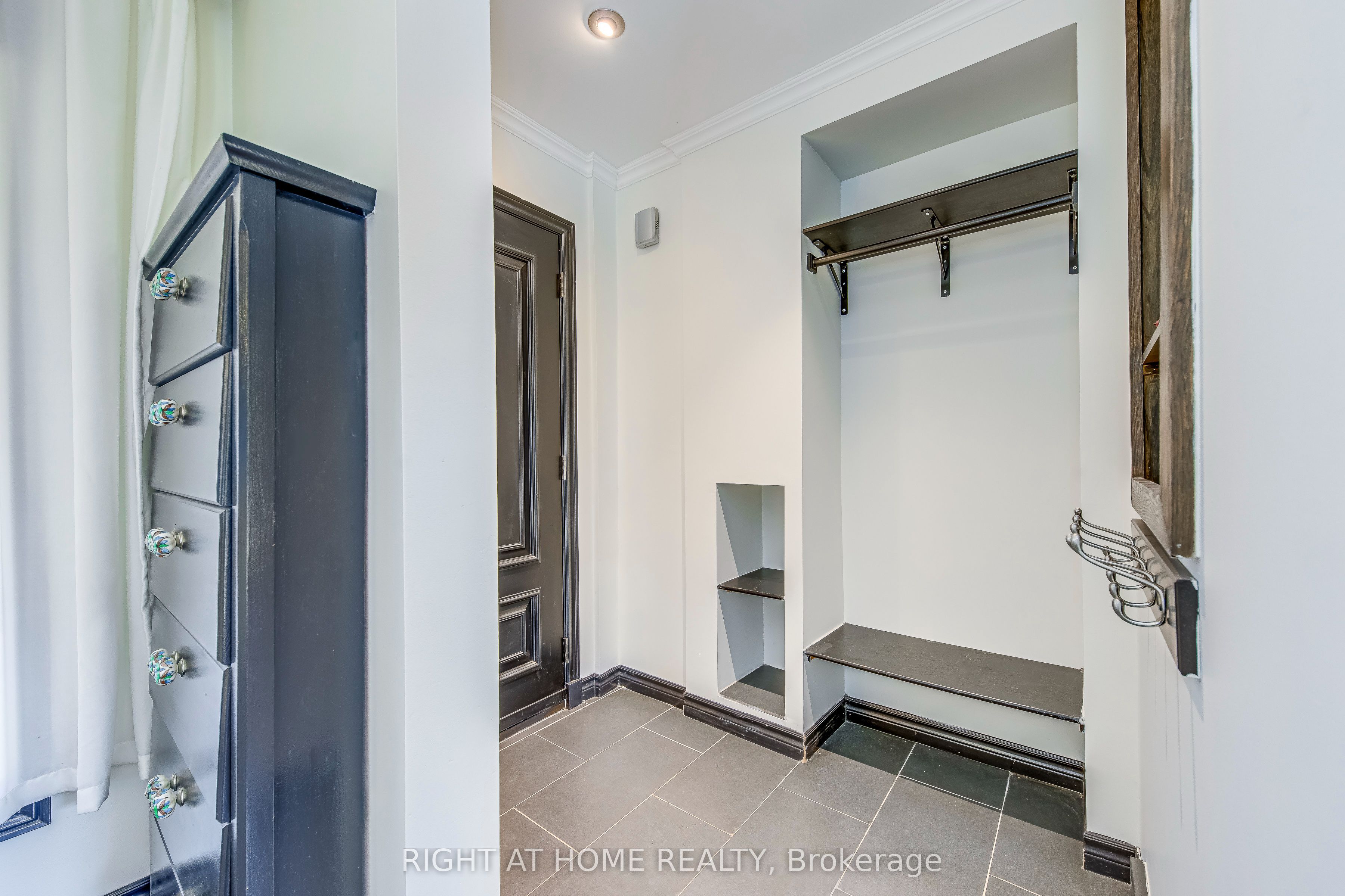Additional image 4 of Upper-Upper 426 Lees Lane, Oakville, ON, L6L 4S7