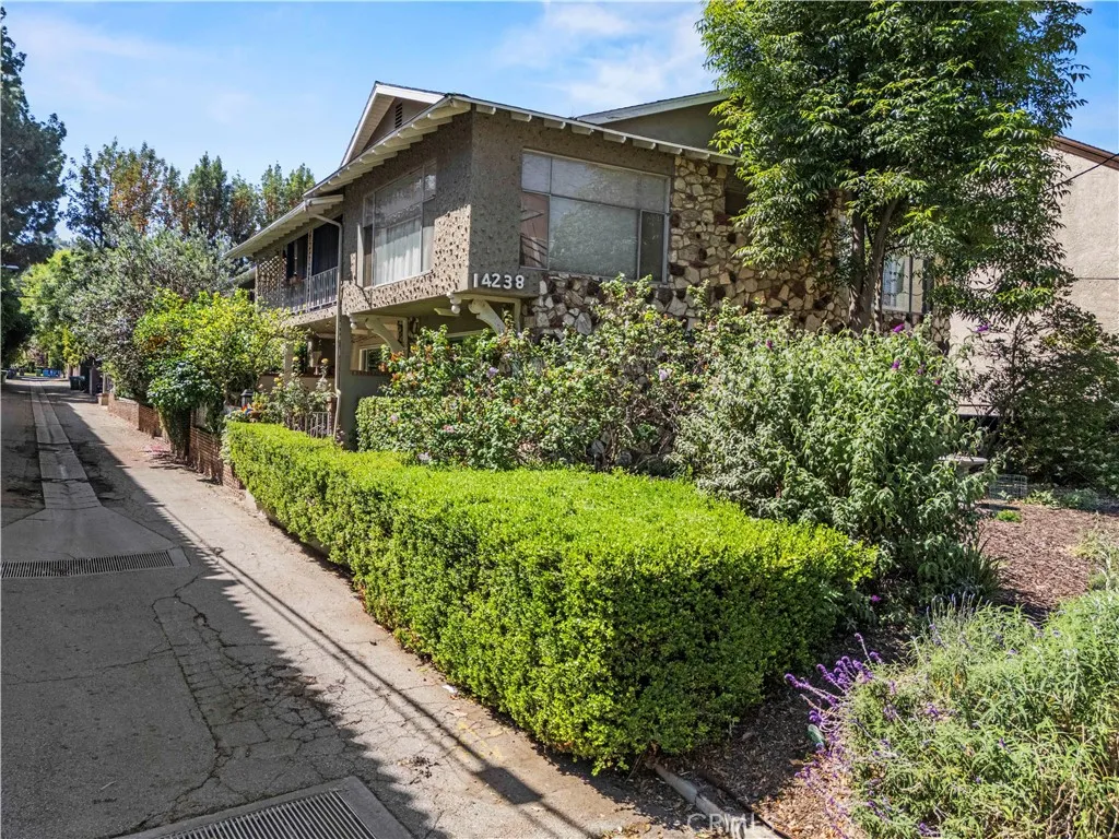 14238 Dickens St Unit 4, Sherman Oaks, CA 91423