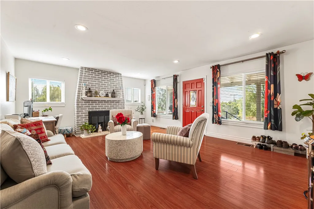 Additional image 3 of 2389 Mayfield Avenue, Montrose, CA 91020