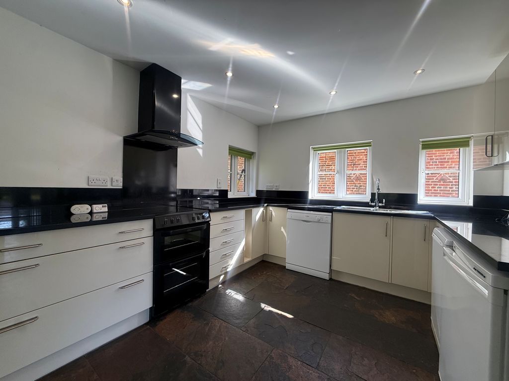 Additional image 3 of 3 bed cottage to rentDown Street, Chichester PO18