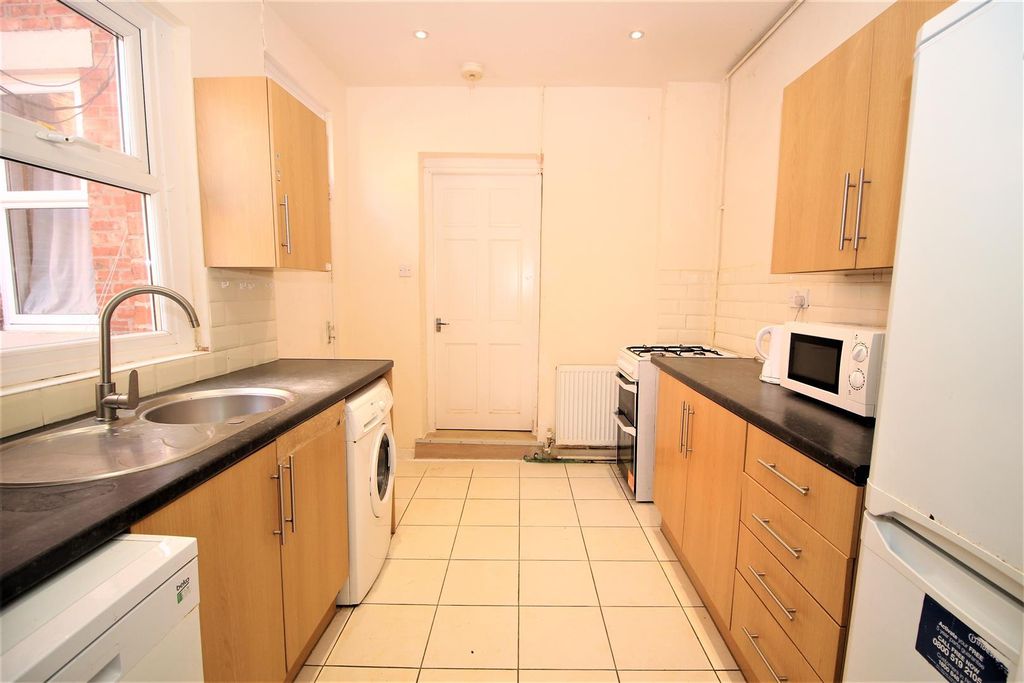 Additional image 3 of 2 bed flat to rentConiston Avenue, Jesmond, Newcastle Upon Tyne NE2