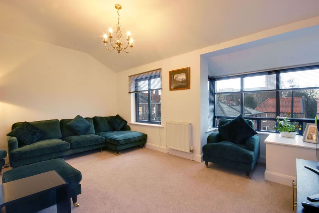 Additional image 2 of 3 bed terraced house to rentLord Roberts Road, Beverley HU17