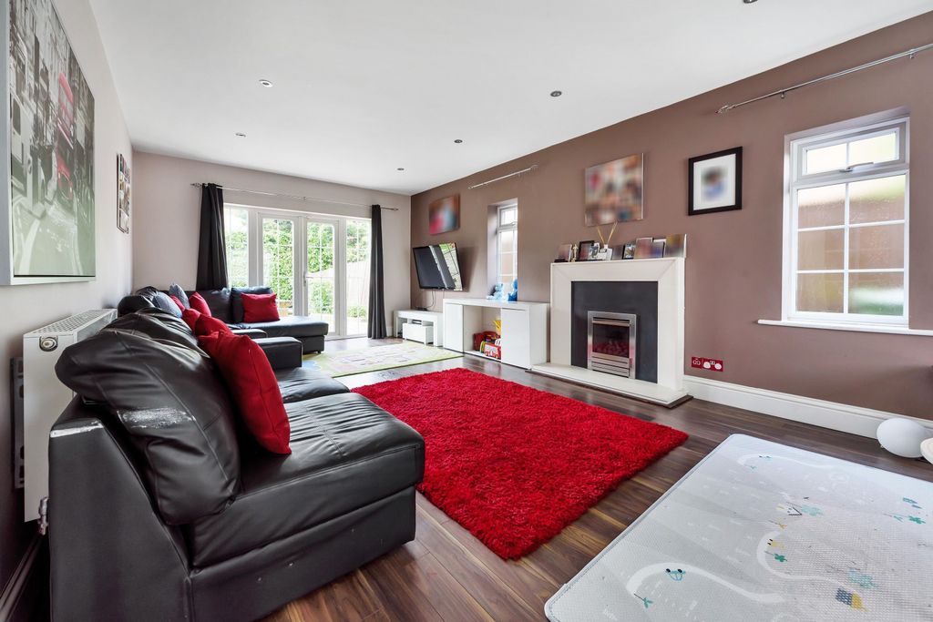 Additional image 4 of 5 bed detached house to rentDrynham Park, Weybridge KT13