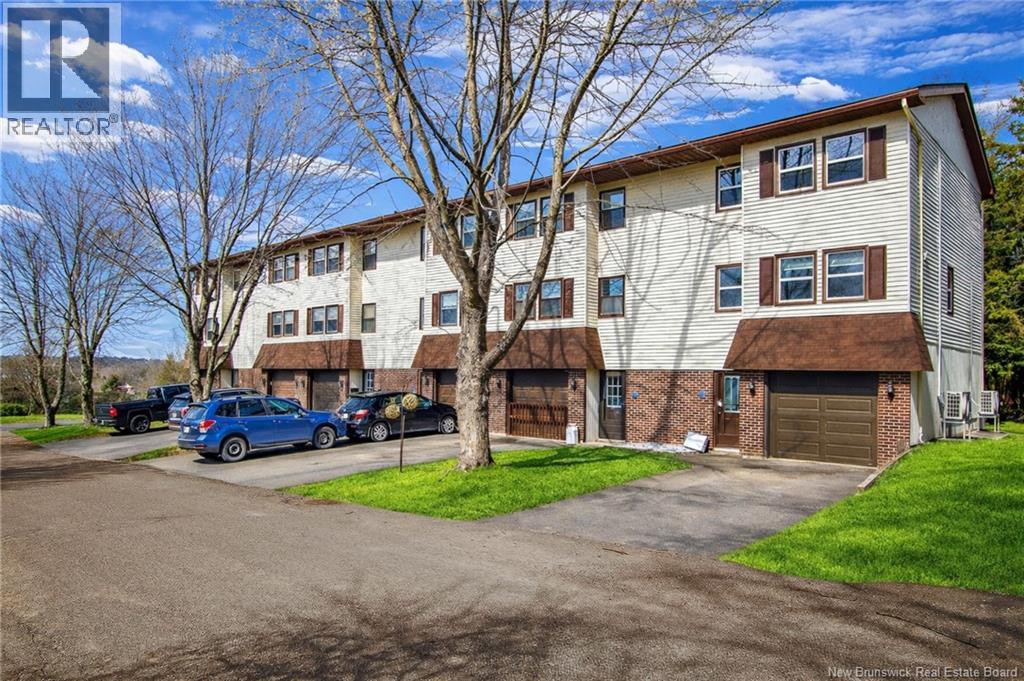 33 Hillsview Crescent
