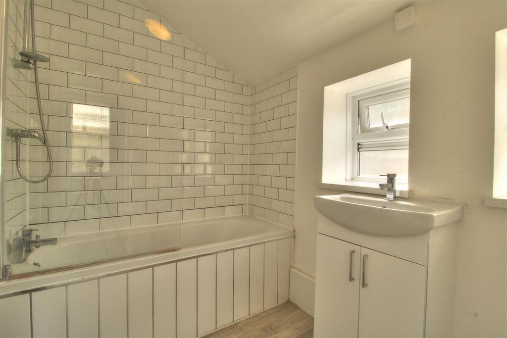 Additional image 4 of 4 bed end terrace house to rentBarry Road, Barry CF63